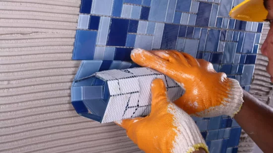 Ốp gạch mosaic bể bơi